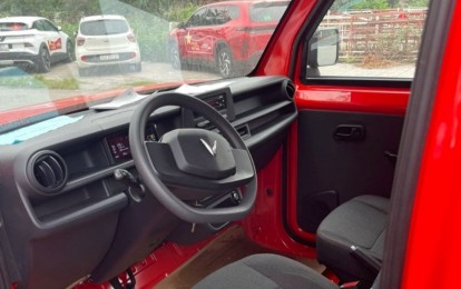 Nội thất VinFast EC Van lần đầu lộ diện ngoài đời thực: Thiết kế đơn giản, đúng chất xe điện chở hàng giá rẻ